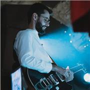 Professeur de musique certifié et expérimenté propose cours de guitare